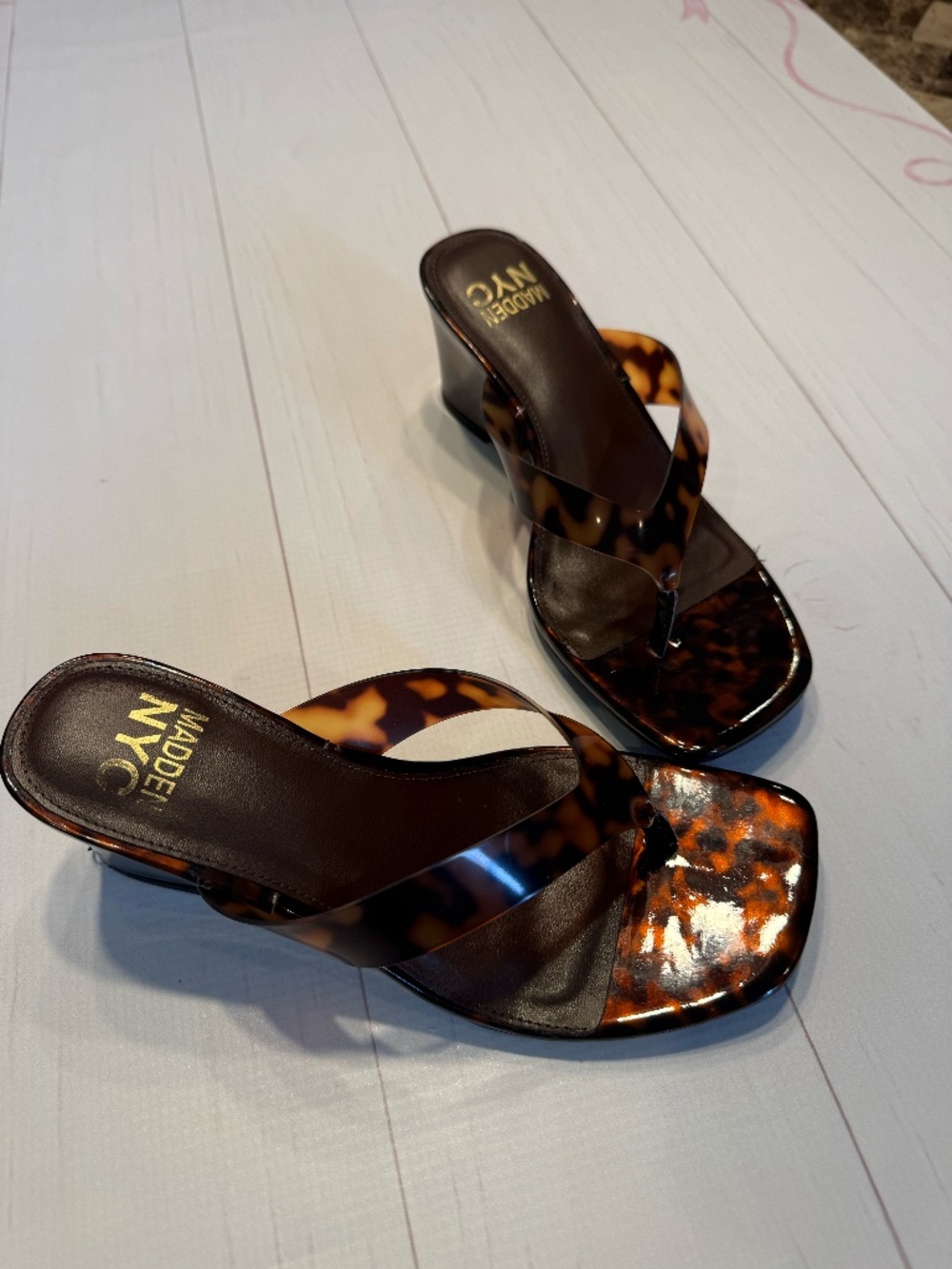 Madden NYC Lucite Thong Sandals Tortoise Size 7